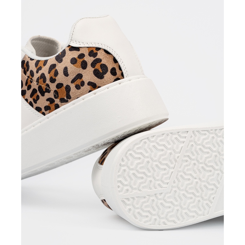 Vita sneakers med leopardtrycksinsatser brun 2