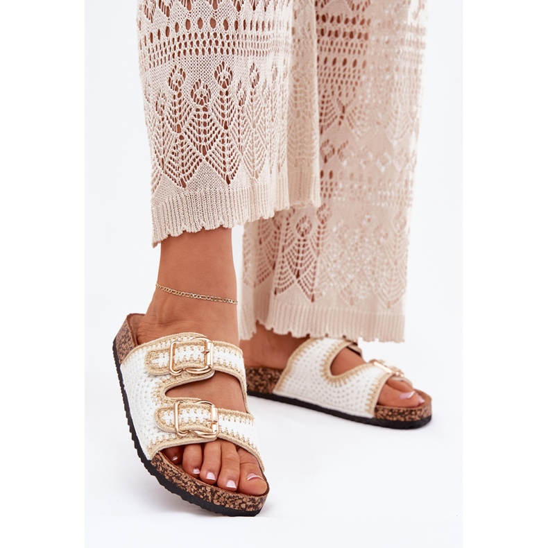 Virka kvinnors flip flops med gyllene spännen vita spännen 2