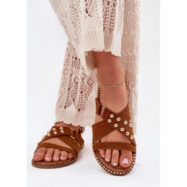 Flat -hanterade kvinnosandaler med Camel Golden Studs brun 3