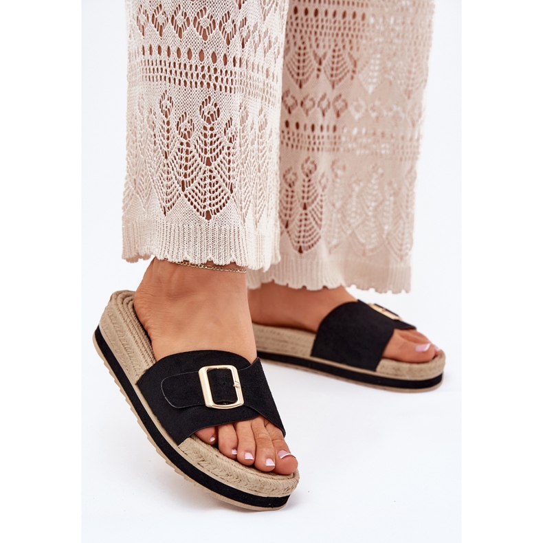 Kvinnors flip flops på plattformen med en gyllene klämma svart 2