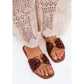 Flat -hanterade kvinnors flip flops med en kamelbåge brun 3
