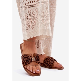 Flat -hanterade kvinnors flip flops med en kamelbåge brun 1