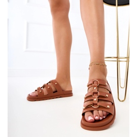 Brun romerska flip -flops med dubbar 4
