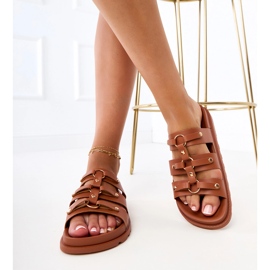 Brun romerska flip -flops med dubbar 5