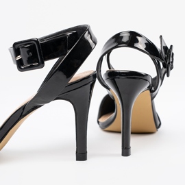 Shelvt Svartlackerade pumps på stilettklack 1