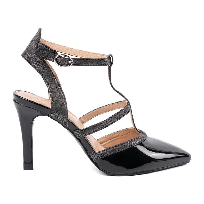 Svarta pumpar på en hög häl 2