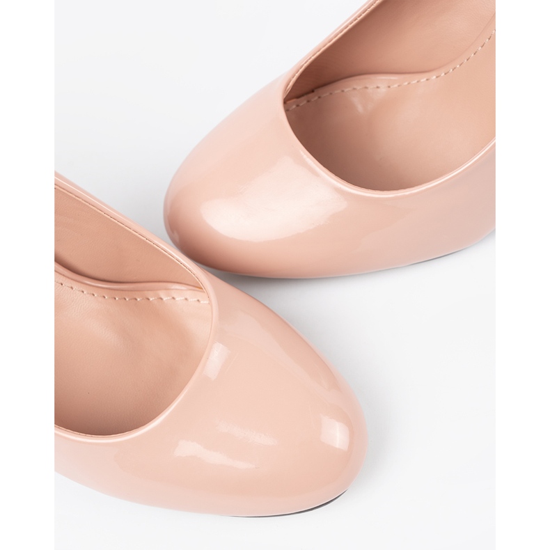 Seastar Lätt beige lackerade pumpar på stolpen 1