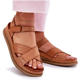 Kvinnors lädersandaler på plattformen Maciejka L7064-04 Brown brun 9