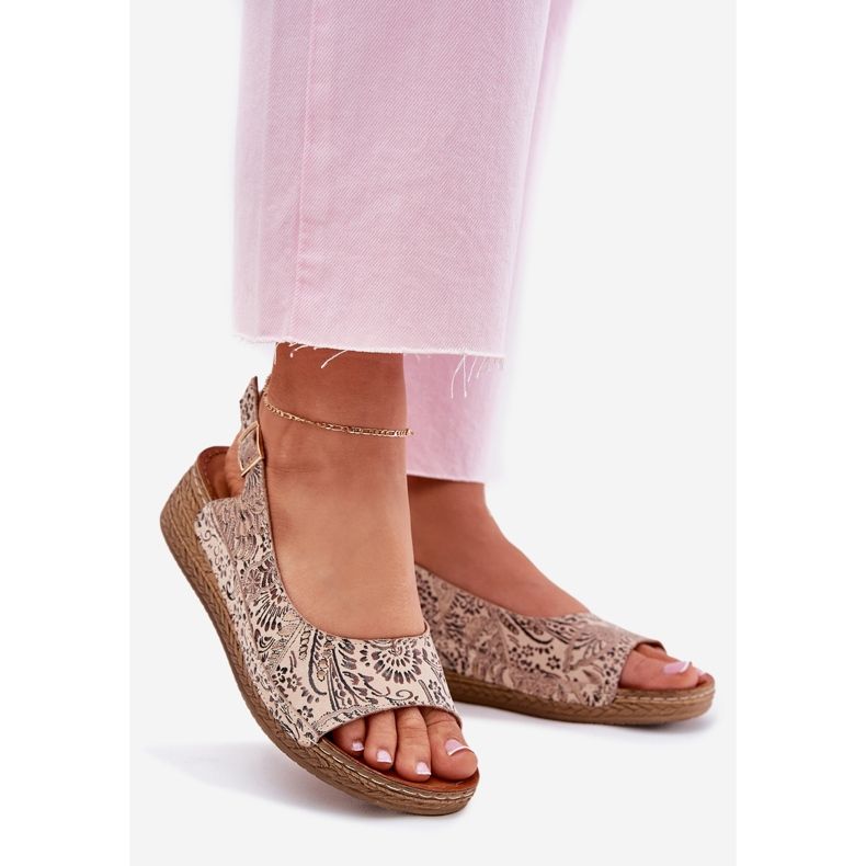 Kvinnors lädersandaler på Wedge Maciejka L7069-04 Beige 1