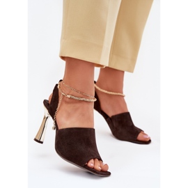 Sockesandaler på en hög häl med en dekorativ chebello 4440 chokladarmband brun 9