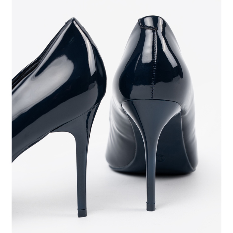 Marinblå plockade pumpar på en hög häl 2