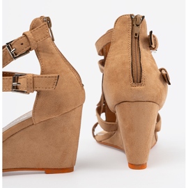 Shelvt Bruna sandaler för kil med fransar 1