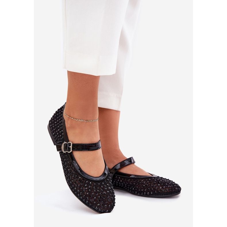 Dekorerade kvinnors ballerinor med bälte och klämma svart 1