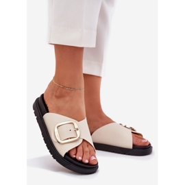 Kvinnors tofflor på plattformen med en gyllene clamp beige 1