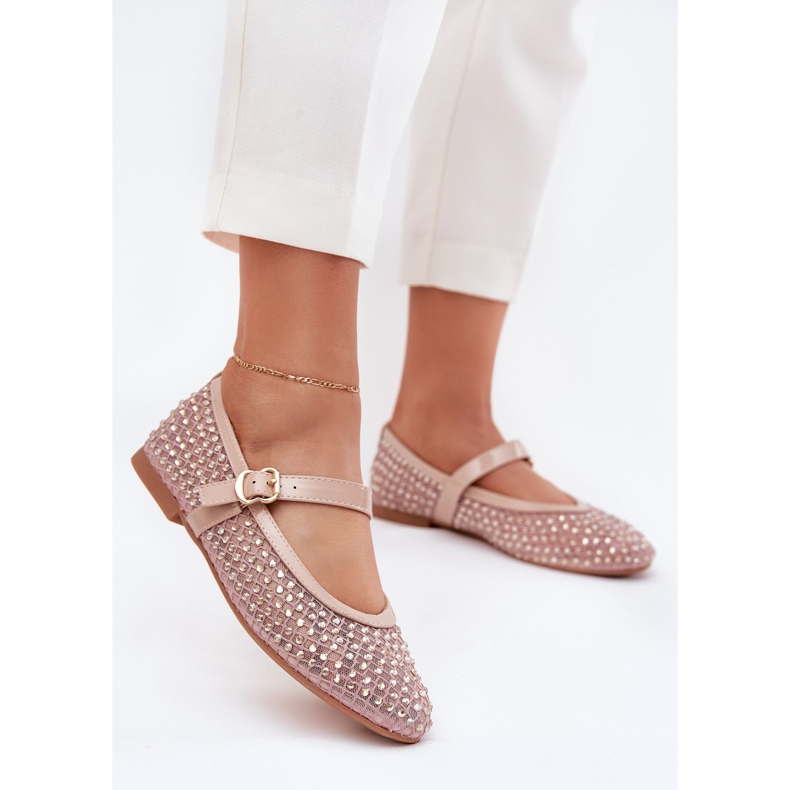 Dekorerade kvinnors ballerinor med ett bälte och en kläm beige 2