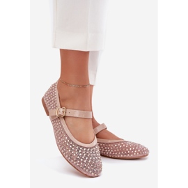 Dekorerade kvinnors ballerinor med ett bälte och en kläm beige 1