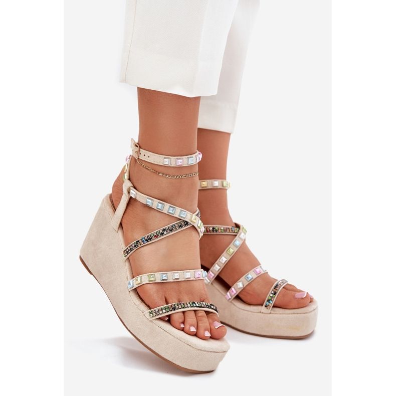 Kvinnors sandaler för kil med dekoration på ränder beige 1