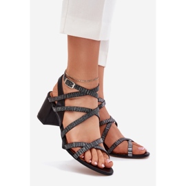 Kvinnors lädersandaler med ränder på Maciejka Post 06969-01 Black svart 1