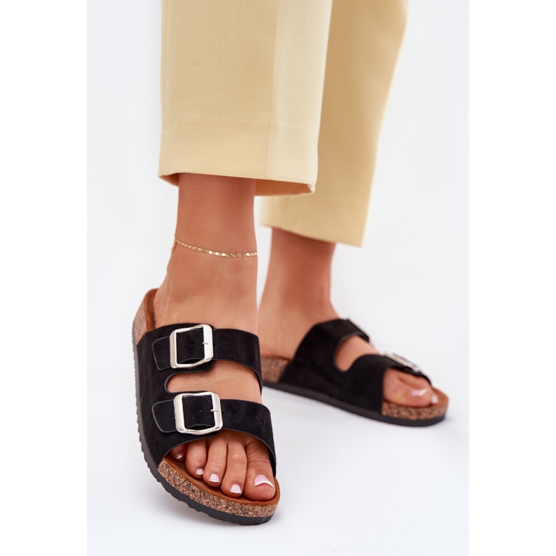 Kvinnors tofflor på en korkplattform med svarta klämmor 2