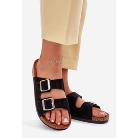 Kvinnors tofflor på en korkplattform med svarta klämmor 1