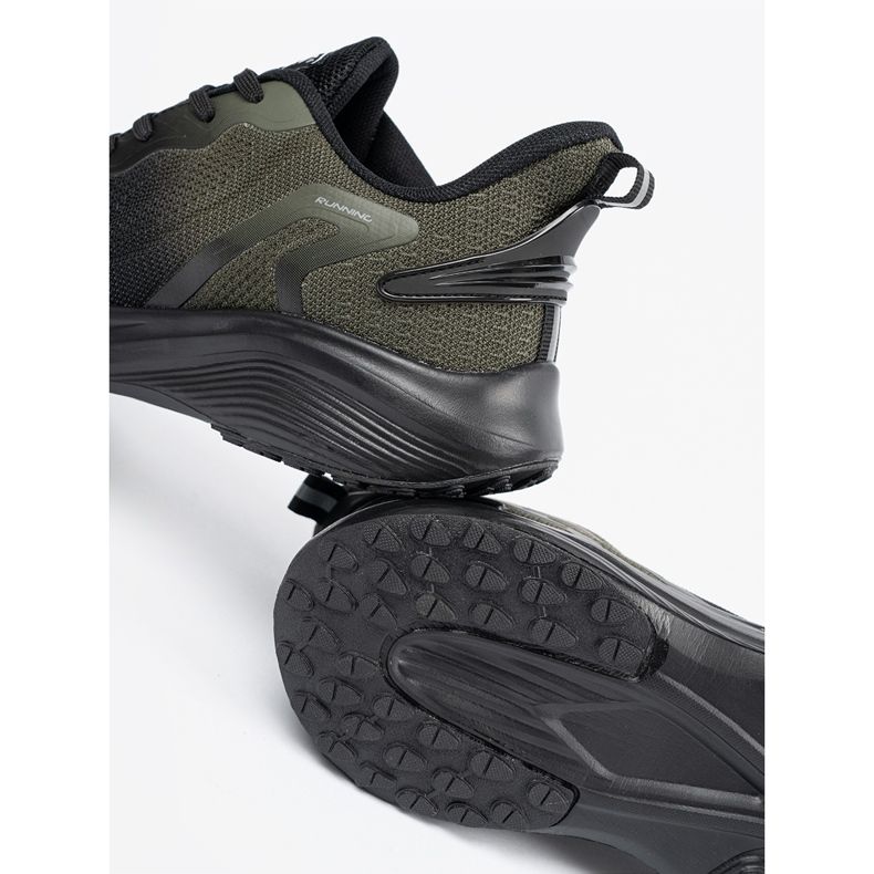 DK Svarta och gröna herrsportskor 1