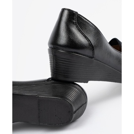 Klassiska svarta kvinnors skor 1