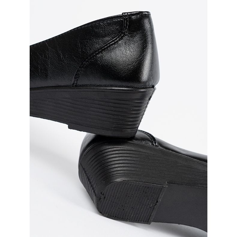 Svarta skjutskor med en båge 1