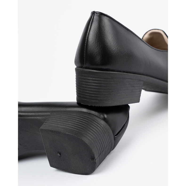 Svarta kvinnors låghöjda skor 1