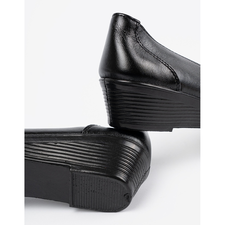 Kvinnor med dekorativt broderi svart 2