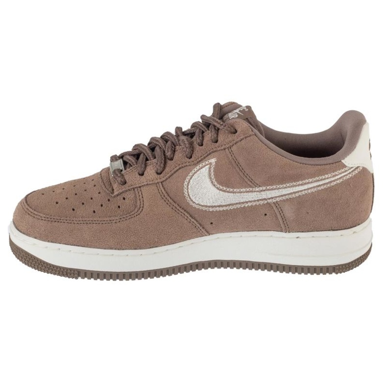Nike Air Force 1 07 LV8 M HJ4465-200 Skor brun 1