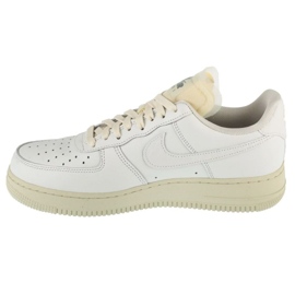 Nike Air Force 1 Låga premiumskor i DN5463-100 vit 1