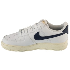 Nike Air Force Low 1 07 skor i FZ6768-100 vit 1