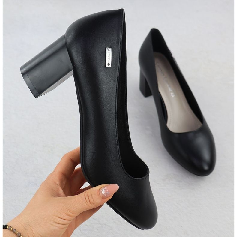 Pumpar på den svarta Sergio Leone PB178 -inlägget 1