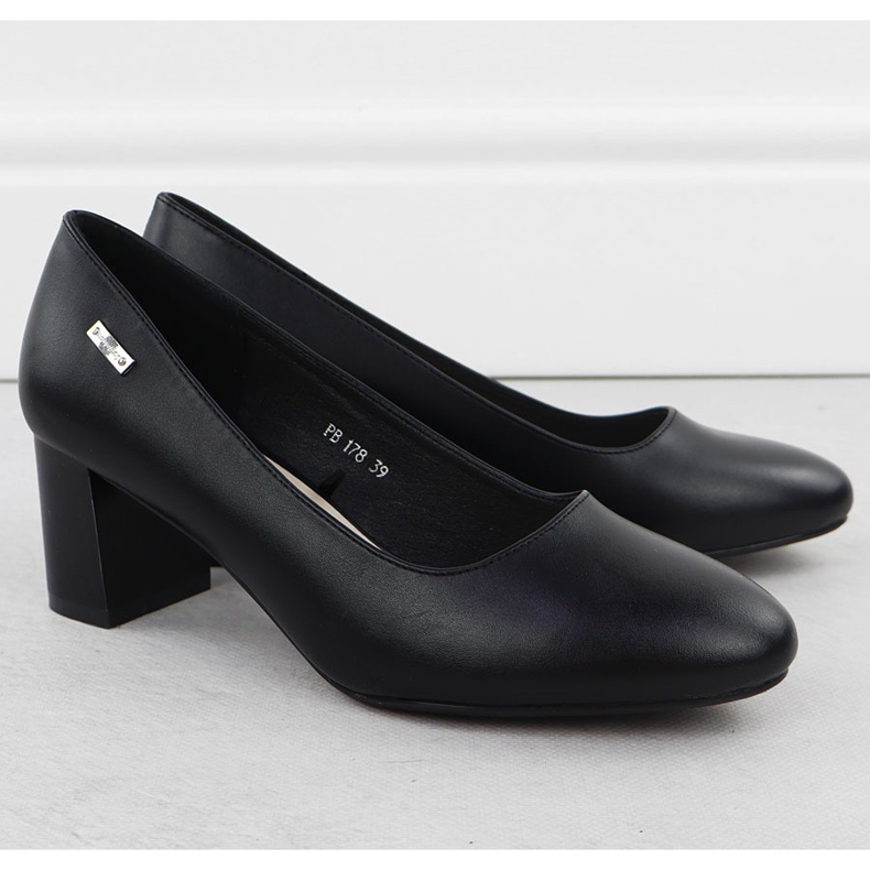 Pumpar på den svarta Sergio Leone PB178 -inlägget 2