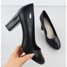 Pumpar på den svarta Sergio Leone PB130 -posten 1