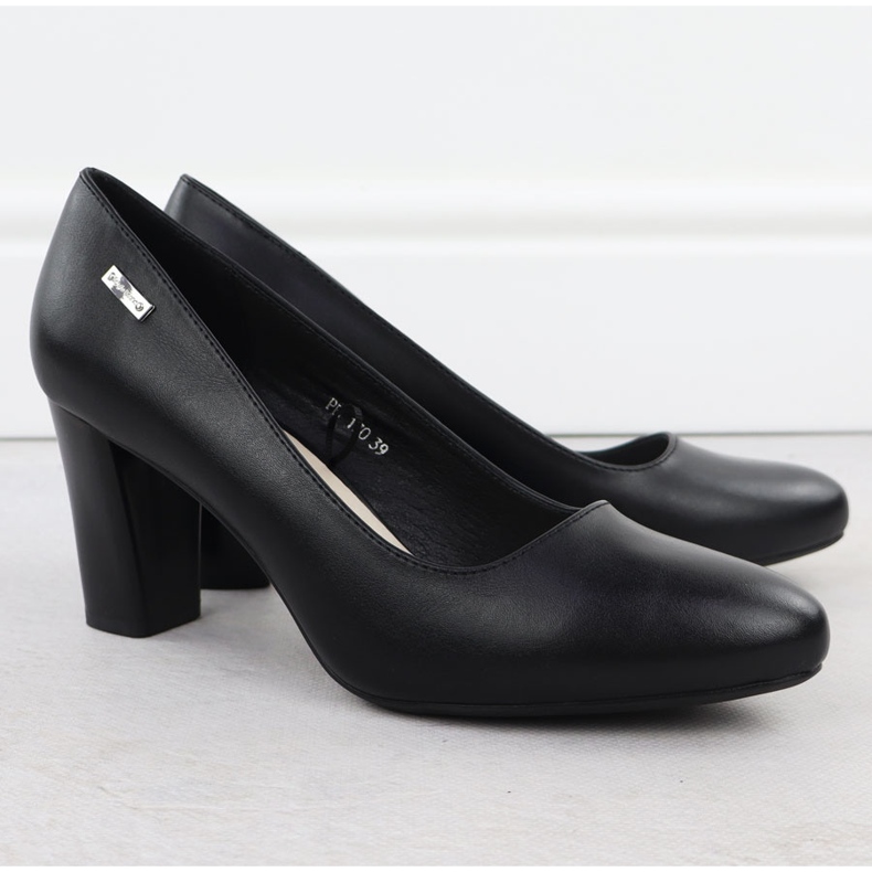 Pumpar på den svarta Sergio Leone PB130 -posten 2