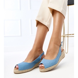 Blå espadrile sandaler på Nevarz -kilen 2