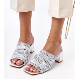 Silver flip flops på stolpen med flätade gamboa -ränder 2