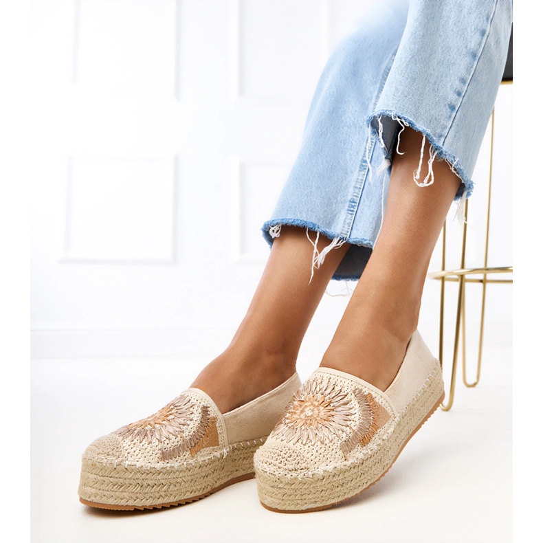 Beige Espadrilles med broderier på Lorin -plattformen 2