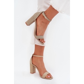 Boto Glänsande kvinnans sandaler på Golden Kavina -posten gyllene 2