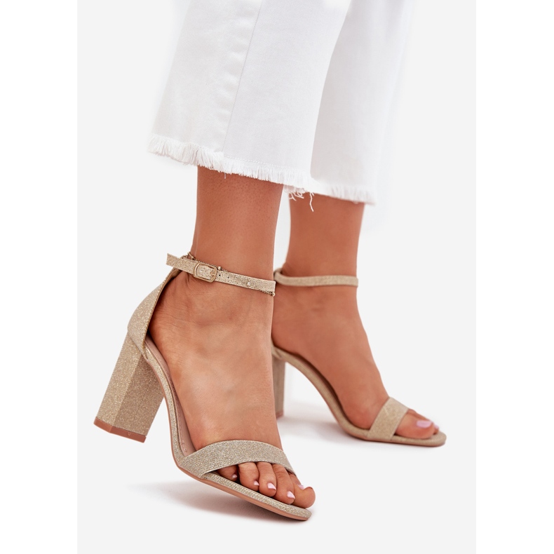 Boto Glänsande kvinnans sandaler på Golden Kavina -posten gyllene 1