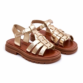 Flickas sandaler med en dekorativ gulddetalj gyllene 1