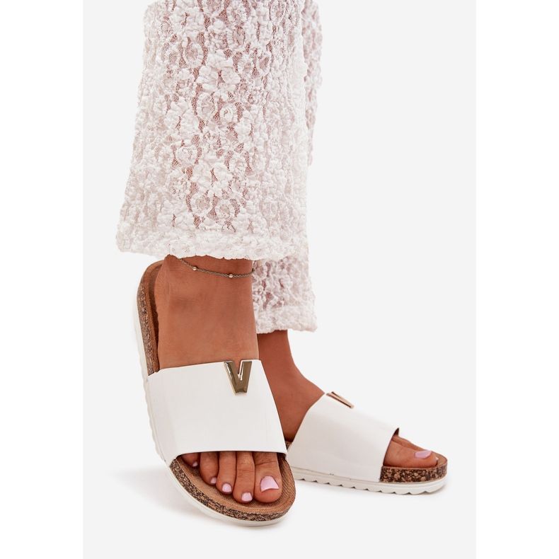 Boto Kvinnors flip flops på en korkplattform med en dekorativ vit Vessira -detalj 1