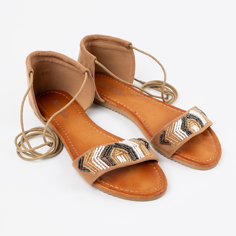 Shelvt Bruna rumäner med färgglada pärlor 1