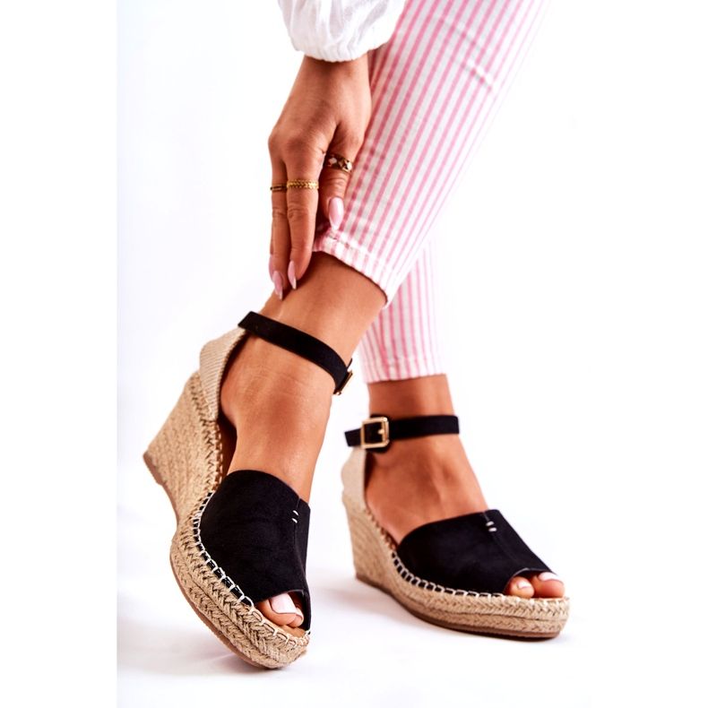 Bekväma damsandaler på kilsvart Dellia 1