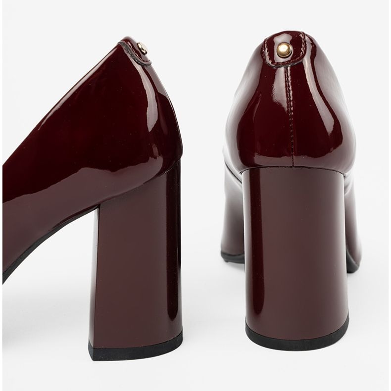 Shelvt Lackerade pumpar på Bourgogne Post röd 2