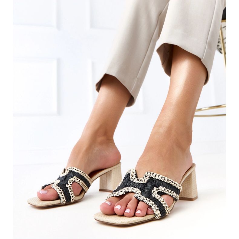 Svart virkade flip flops på Samita Post 1