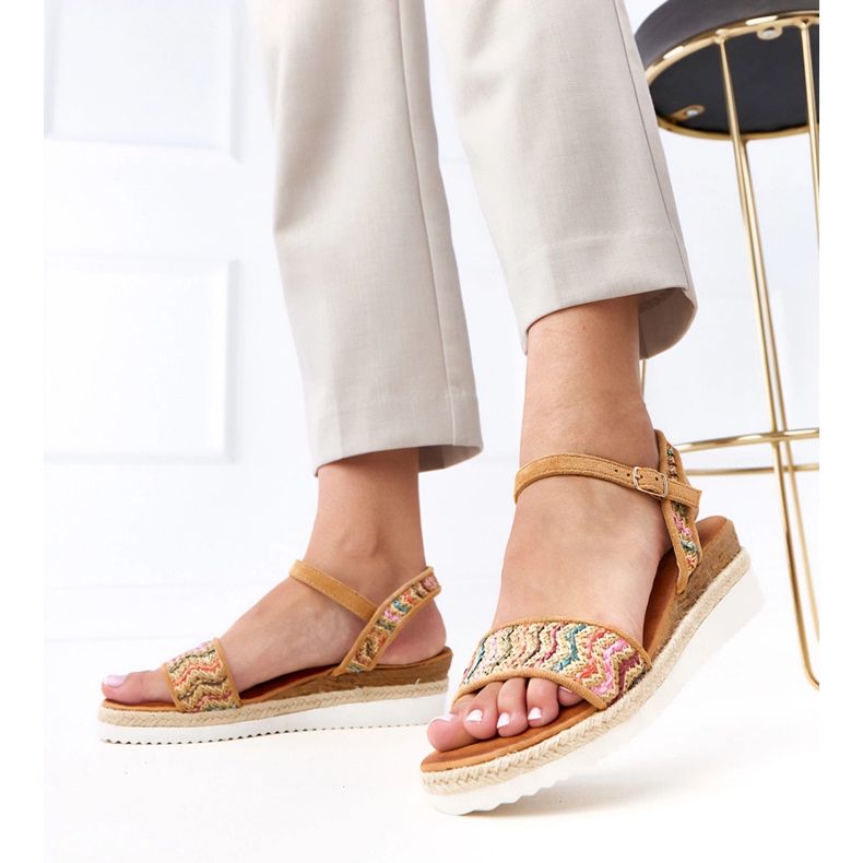 Bruna virkade sandaler på Versala -kilen 2