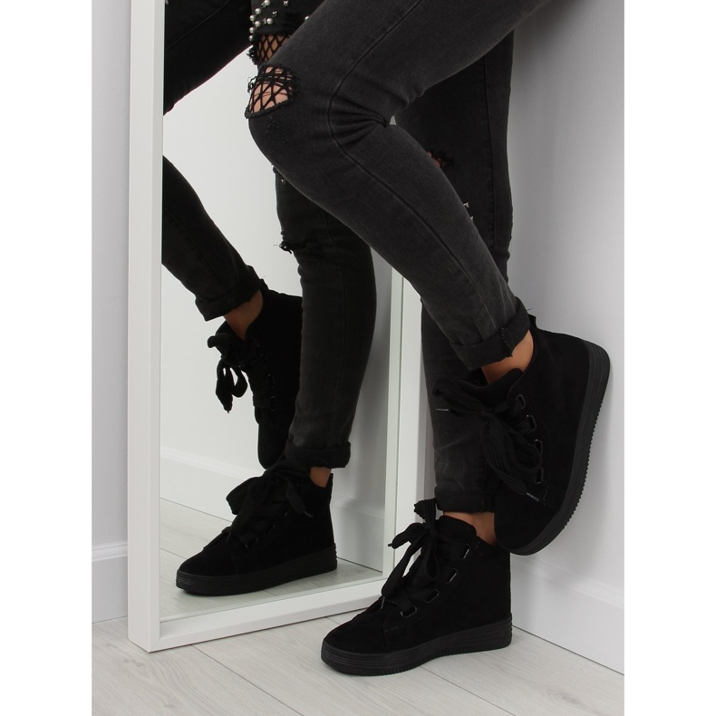 Svarta 810 svarta sneakers 1