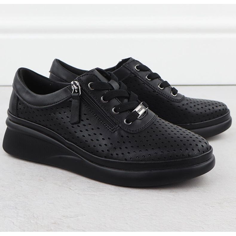 Kvinnors läderskor perforerade på kilar Black Vinceza 79565 svart 2